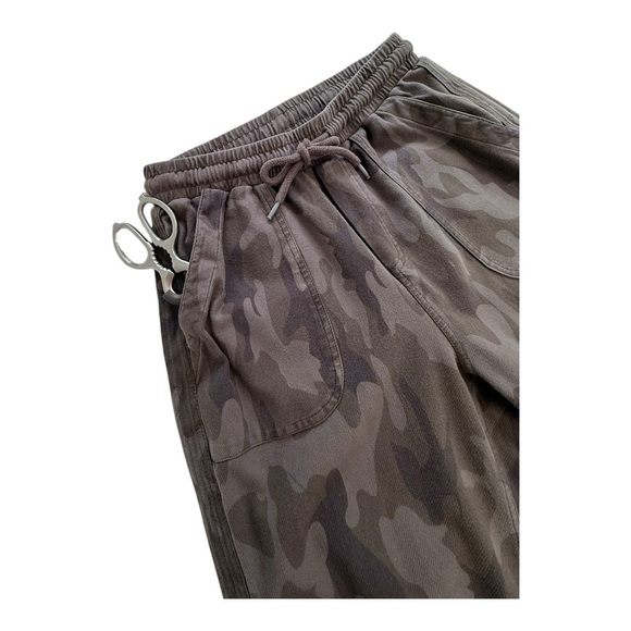 Zenana Camo Print Joggers - Size Large - Picture 3 of 10